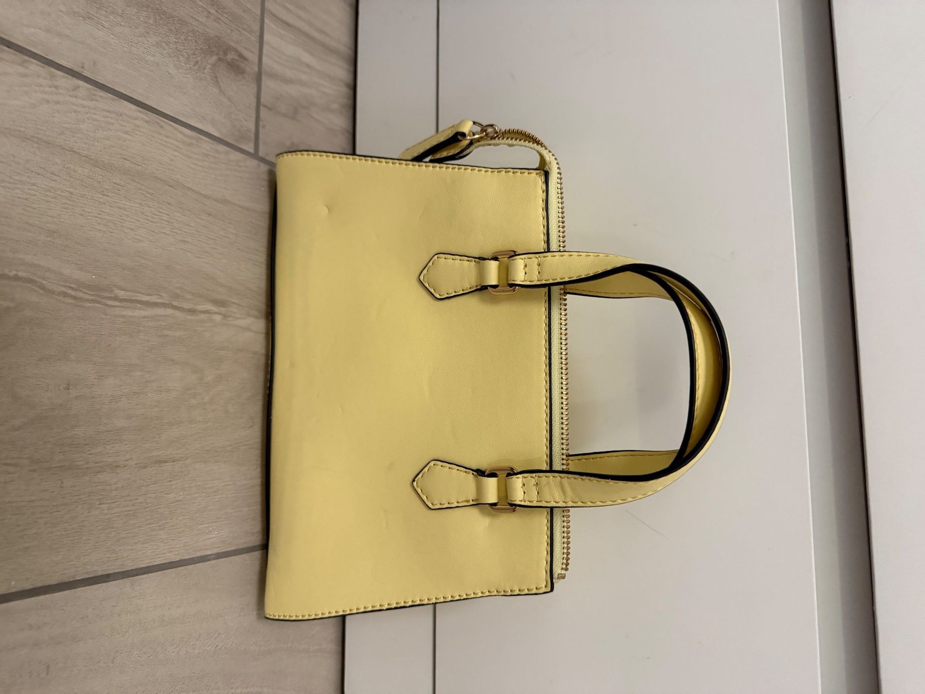 Guess Sacs femmes: Guess Handtasche – D'occasion à Neukirch (Egnach) par Rbischi 1