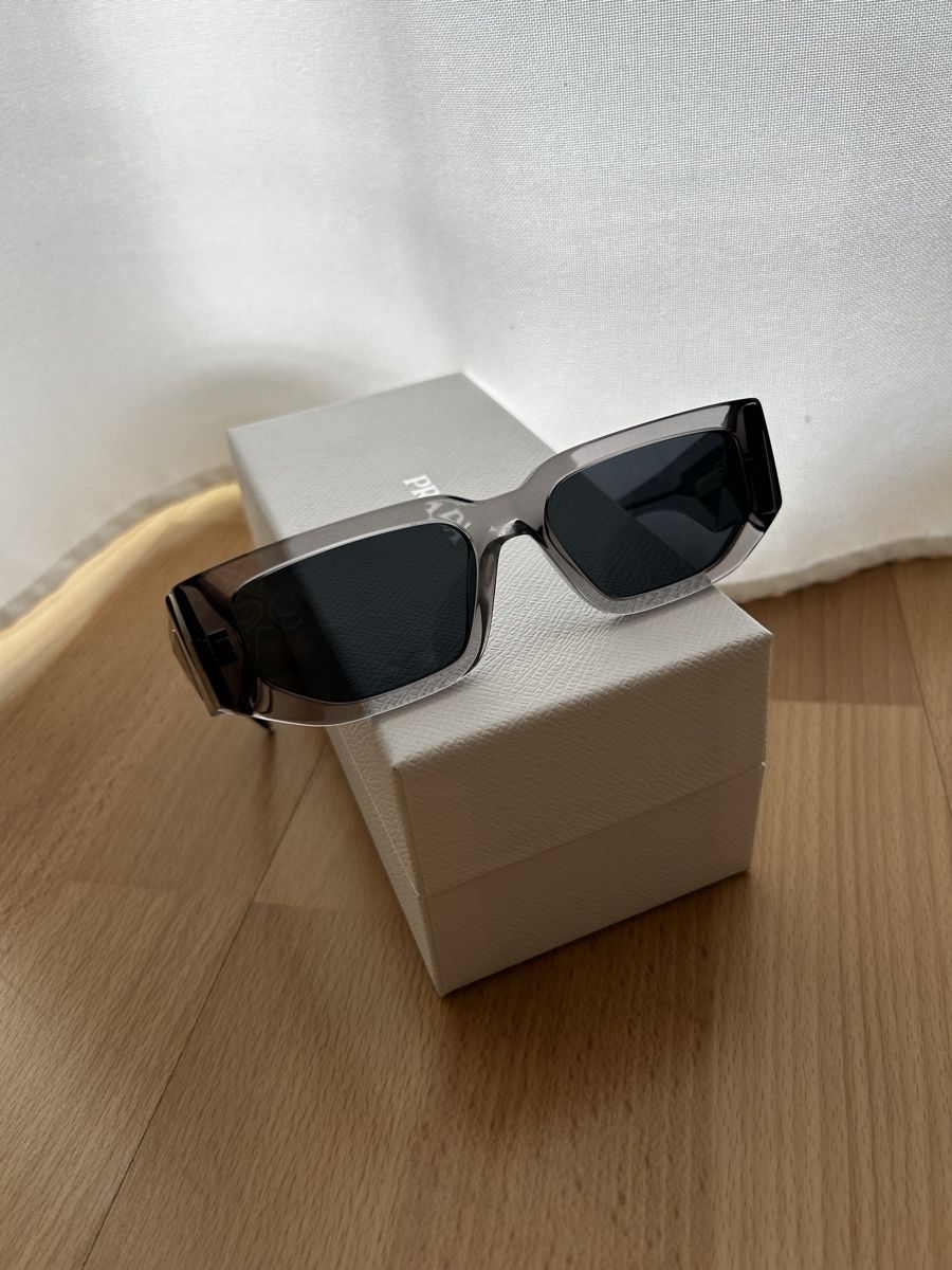 Prada Occhiali & Lenti: Prada Sonnenbrille PR 09Z Grau neu – Nuovo e nell'imballaggio originale da Stansstad venduto da Leruac 2