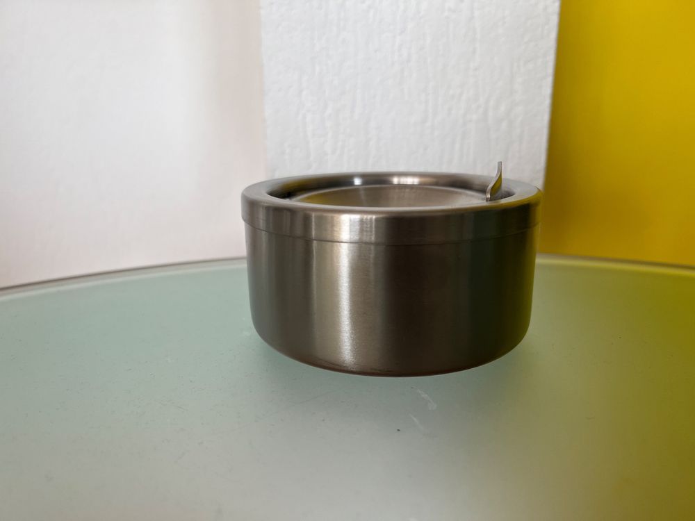 Aschenbecher Winddicht & Versteckbar – Aus Edelstahl Mit Abdeckung, Für Den Schreibtisch (weiß)