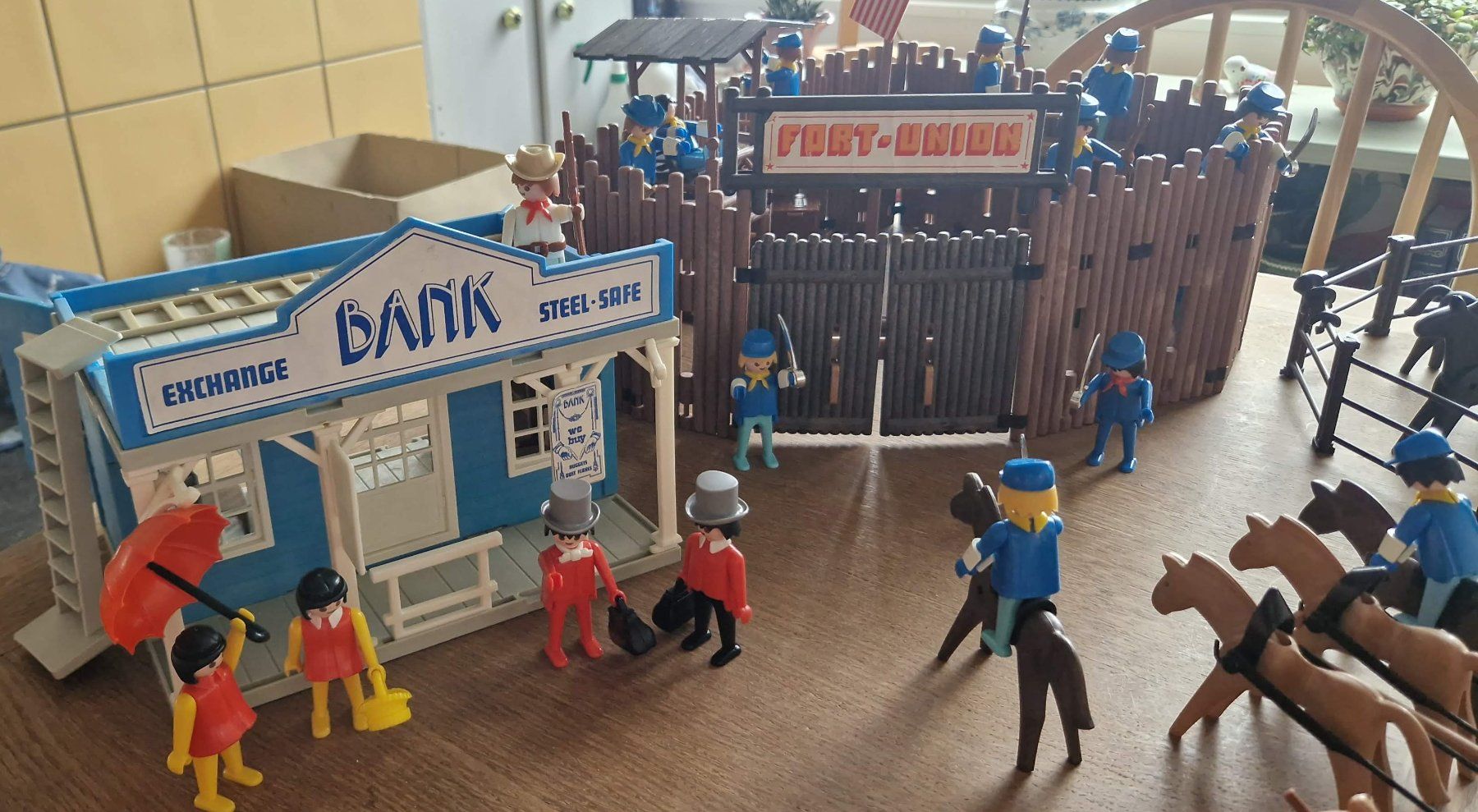 Playmobil Giocattoli: Ensemble Playmobile Fort Union, Indiens, Chevaux, Banque – Usato da Münchenbuchsee venduto da capa2014 1