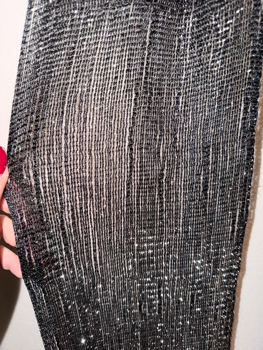 Foulard & Sciarpe: Schwarzer Schal mit Silberfäden – Usato da Grosswangen venduto da shoes.bags.and.co 1