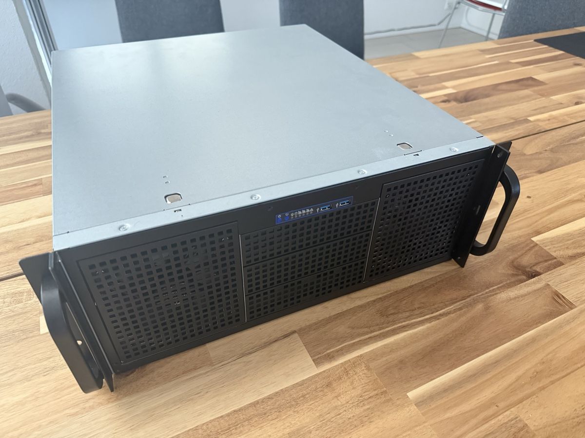 Custodie: Inter-Tech IPC 4U-40248 19” Servergehäuse – Usato da Adlikon b. Regensdorf venduto da patzkaal