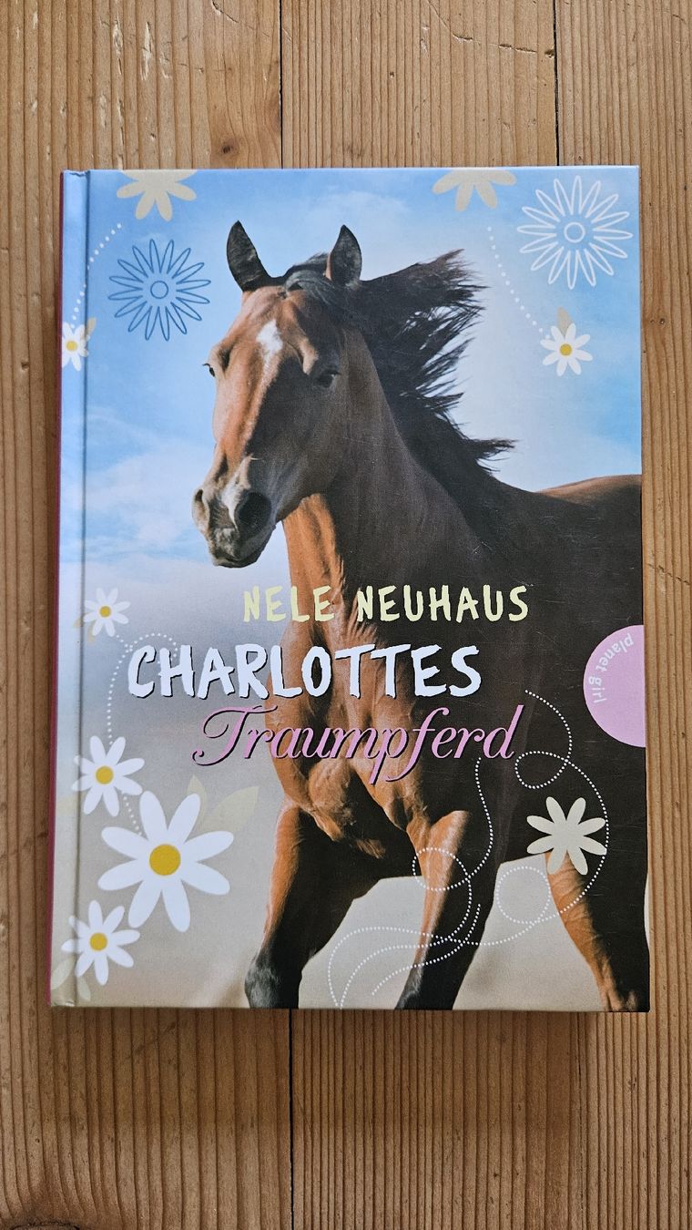 Libri: Charlottes Traumpferd von Nele Neuhaus – Usato da Bern venduto da Snowflake38