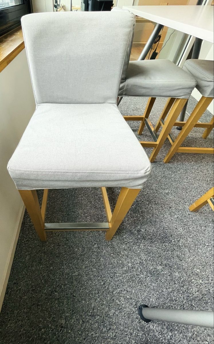 Ikea Set tavolo e sedie: Bartisch + 4 Barhocker – Usato da Zürich venduto da eportex 2