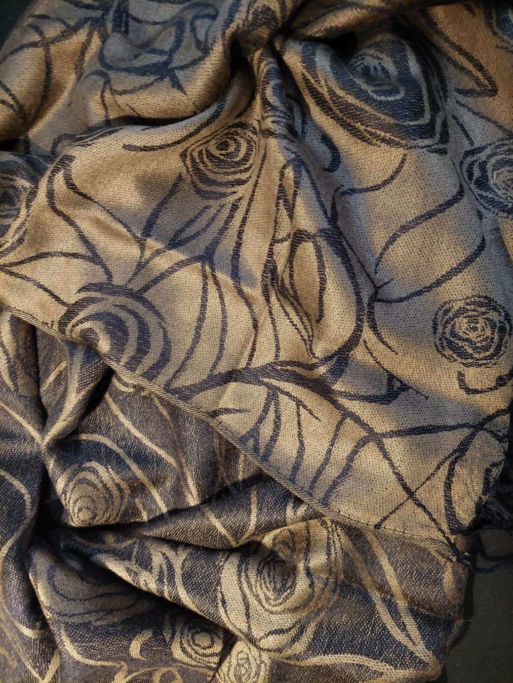 Foulard & Sciarpe: Schal mit schönem Blumenmuster | neuwertig – Usato da Witterswil venduto da AnetteK