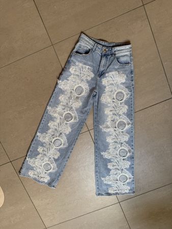Elastische Bohojeans mit Spitzen