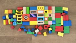Bunte Holzbausteine Kinder Spielzeug guter Zustand