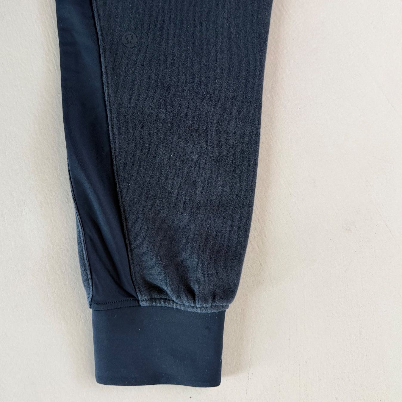 Lululemon Pantalons: LULULEMON Jogginghose 🖤 – D'occasion à zürich par vintage12 6