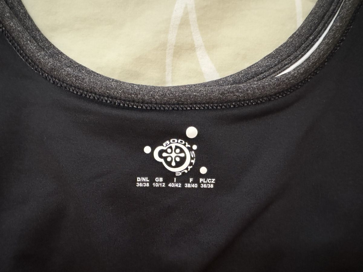 Tchibo Tops: Sport Top schwarz – Neu (gemäss Beschreibung) aus Zürich von ThaliaL 4