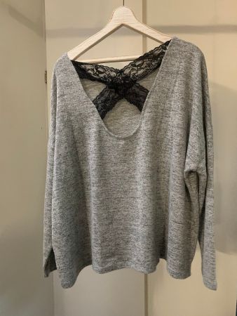 herziges graues Langarm-Shirt mit Spitze am Rücken, L-XL