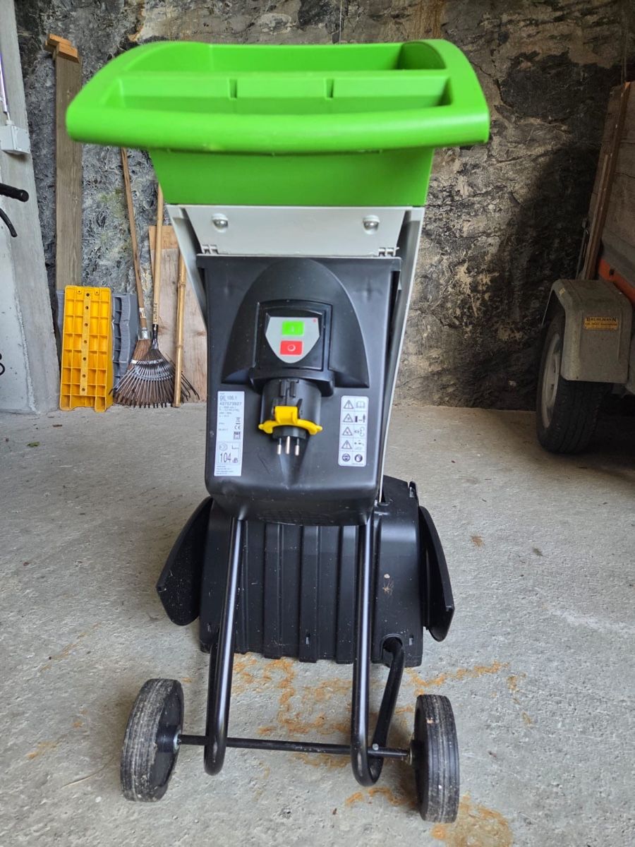 Viking Trinciatrici: Elektro Garten Häcksler 105 – Usato da Innertkirchen venduto da Huda2 2