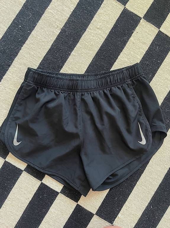 Pantaloni: Nike Sporthosen – Usato da Dübendorf venduto da jjs_t925 1