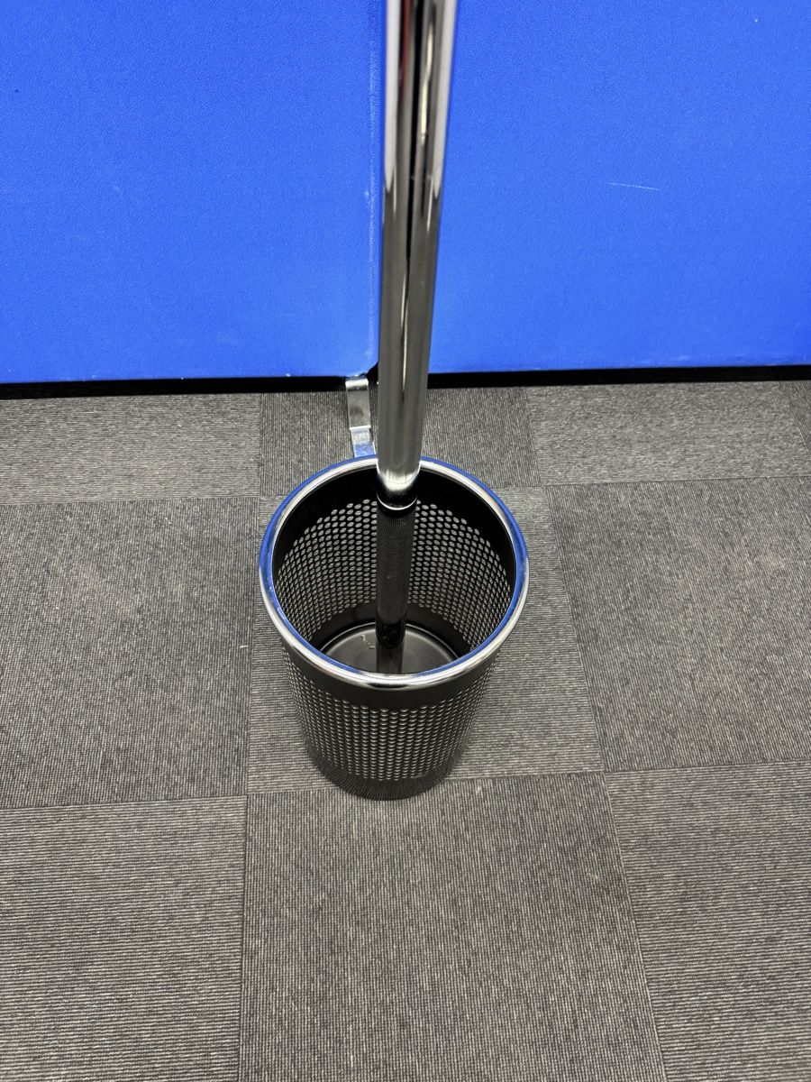 Guardaroba: REXITE Design Steh- Garderobe aus Metall – Usato da Bern venduto da samryan 1