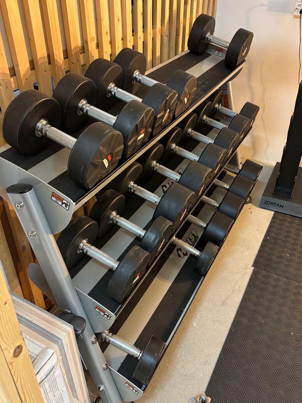 Altri accessori: Dumbell or Kettlebell Rack, 3 tier ab 1fr – Usato da Meierskappel venduto da DayaMaya 1