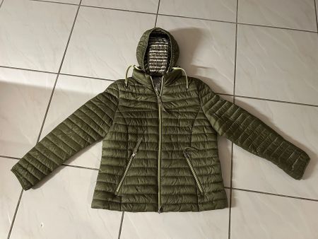 Damen Uebergangsjacke in olivgrün, Grösse 42