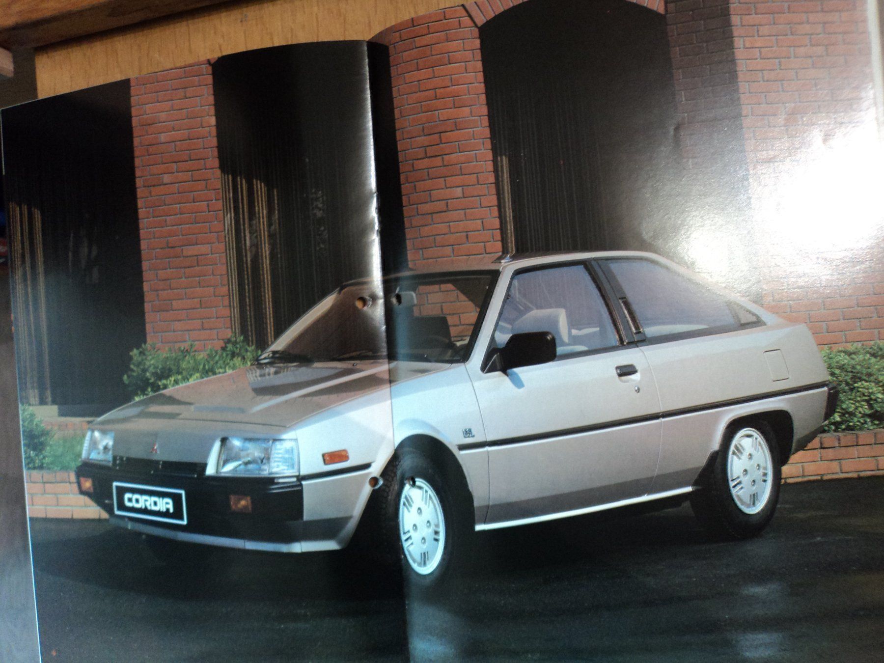 Mitsubishi Documenti: Prospekt Mitsubishi Cordia 1982 – Usato da Schwarzenburg venduto da modelCARama 1