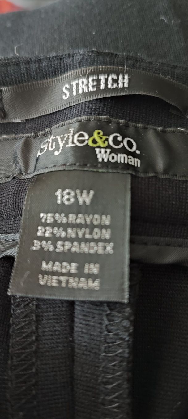 Hosen: Pantalon stretch noir – Neu (gemäss Beschreibung) aus St-Cergue von Neviana 1