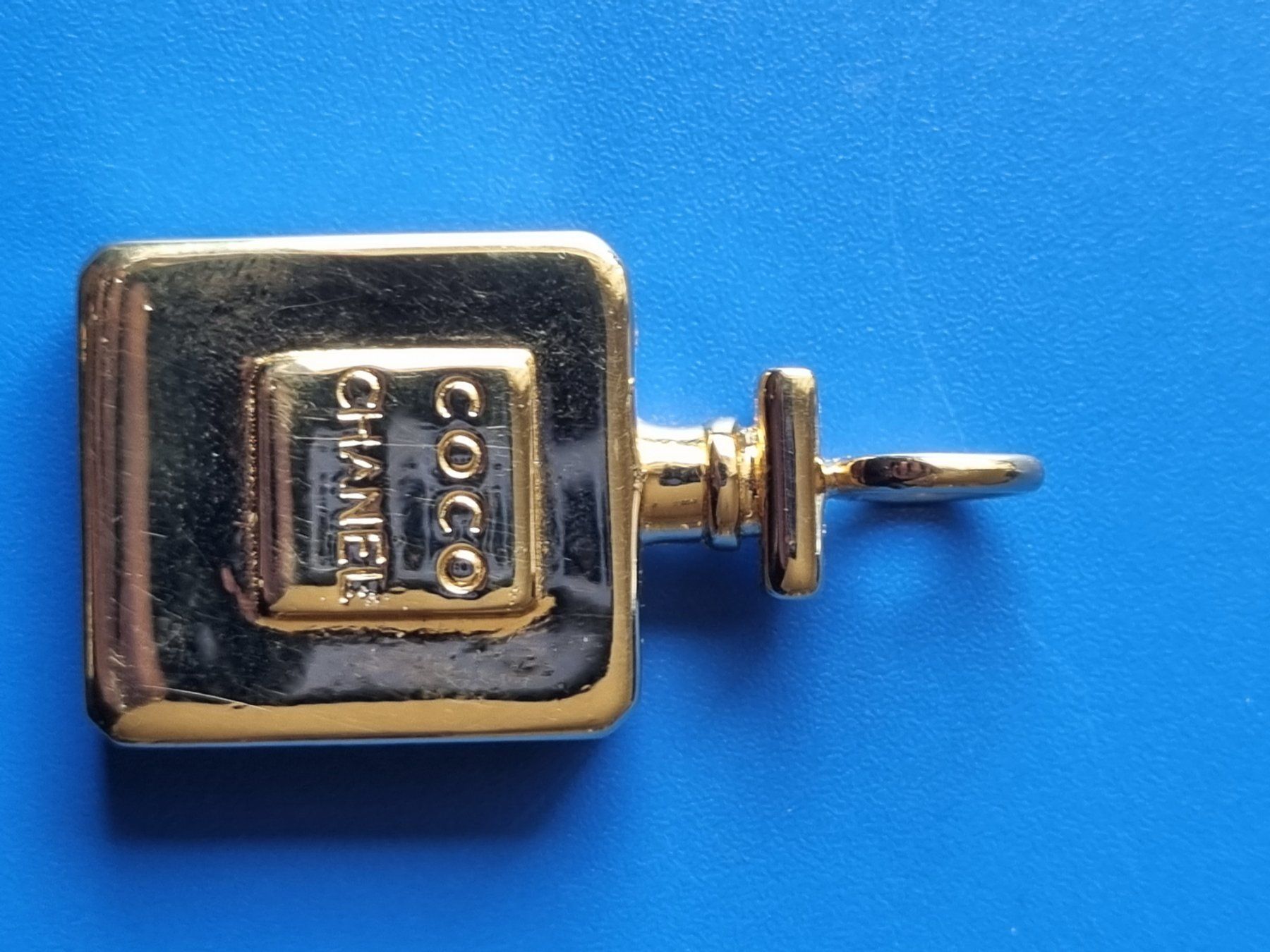 Chanel Catenine: COCO CHANEL  ANHÄNGER KETTENGÜERTEL – Usato da Schaffhausen venduto da Leveron13 1