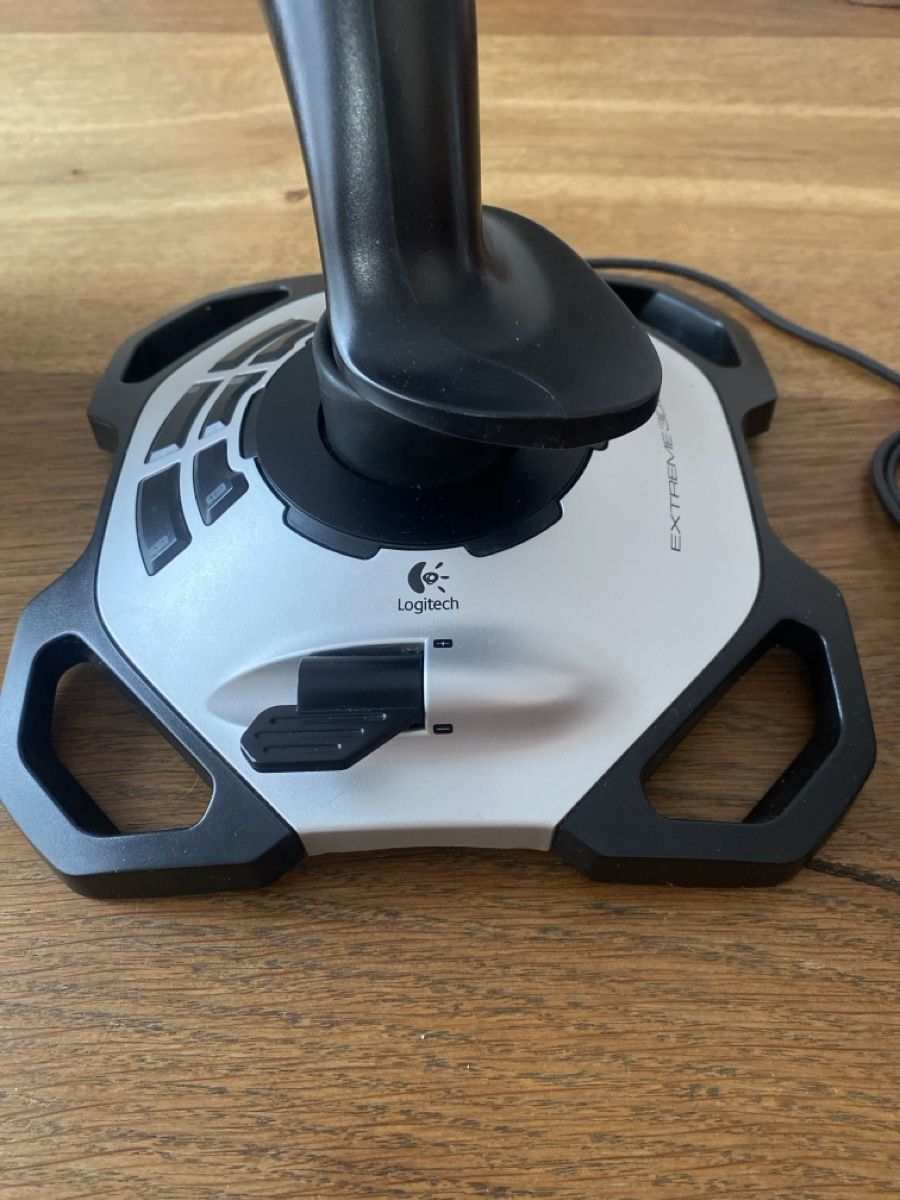 Logitech Manettes: Joystick Logitech Extreme 3D Pro USB  – D'occasion à Beride d. Bedigli. par Connina 2