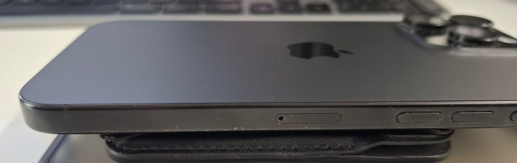 Apple Telefoni cellulari / Smartphones: iPhone 16 Pro Max 256gb Black Titanium – Usato da Le Mont-Pèlerin venduto da Albertoocbs 7