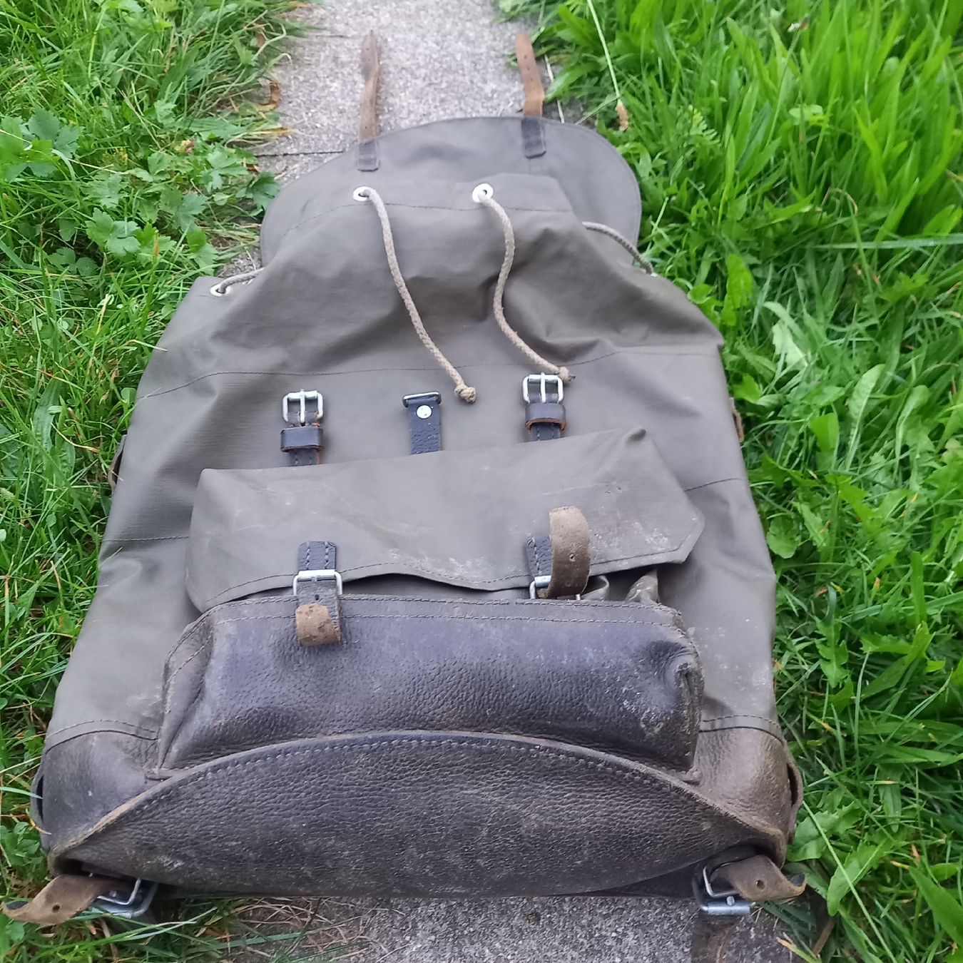 Schweizer Armee Zaini: Schweizer Armee Rucksack, vintage, mit Lederboden – Usato da Galgenen venduto da Allerlei8854