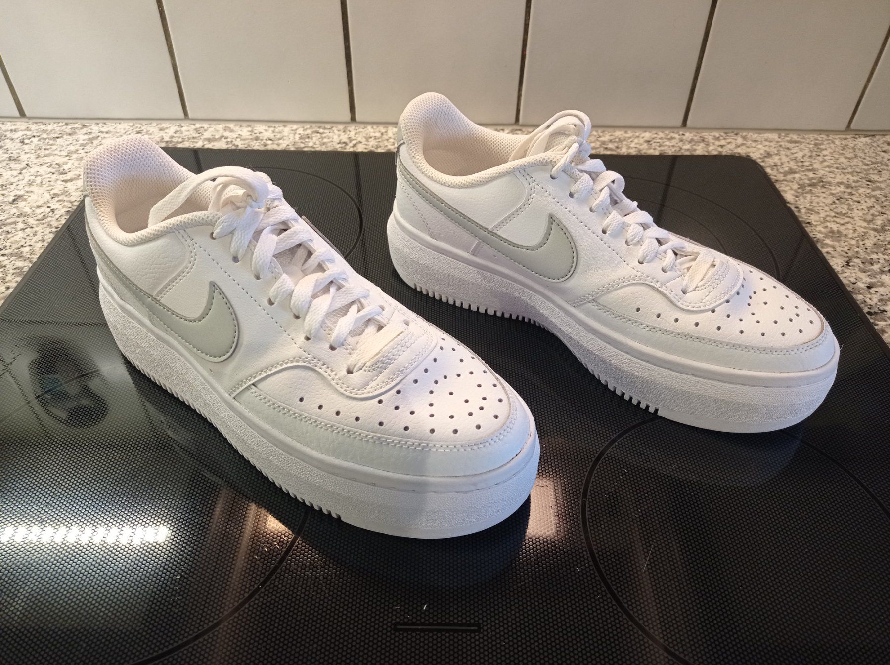 Nike Scarpe da donna: Nike Court Vision Alta Grösse 40.5 – Usato da Lützelflüh-Goldbach venduto da Knuesi0 2