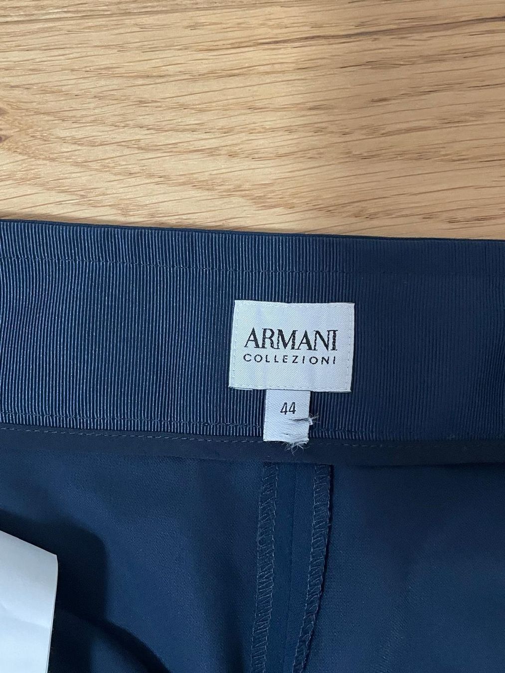 Armani Pantaloni: Pantalon Femme Armani – Usato da Ecublens VD venduto da cle_d8j8 1