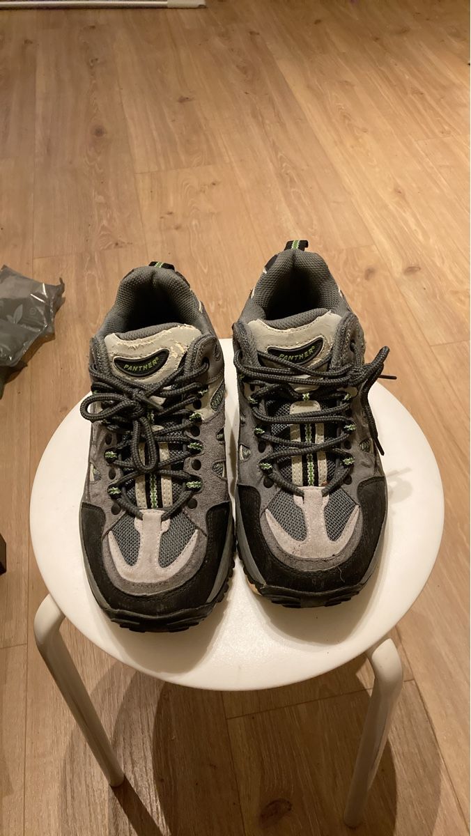 Scarpe da donna: Wanderschuhe Panther grau schwarz gebraucht – Usato da Luzern venduto da alexandrofcl