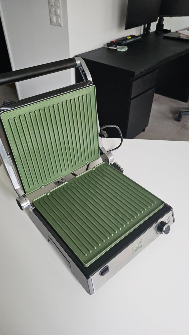 Grils: BBQ Grill / Kontaktgrill – D'occasion à Buchs SG par GasZeal 2
