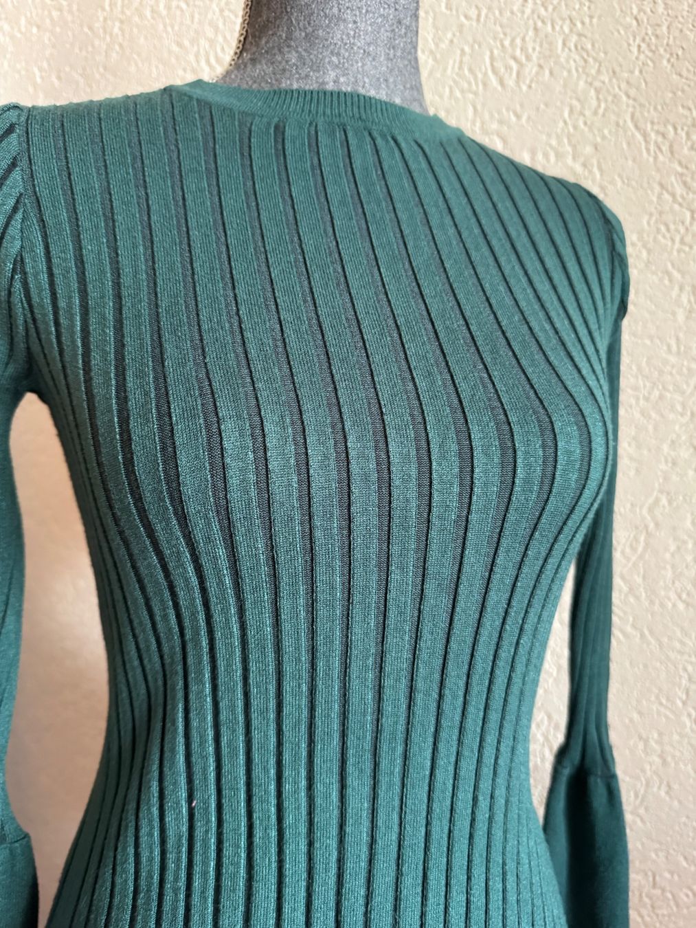 Maglioni & Felpe: Dunkel Grüner Herbst Pullover mit Trompetenärmel S C&A – Usato da Frenkendorf venduto da Style365 2
