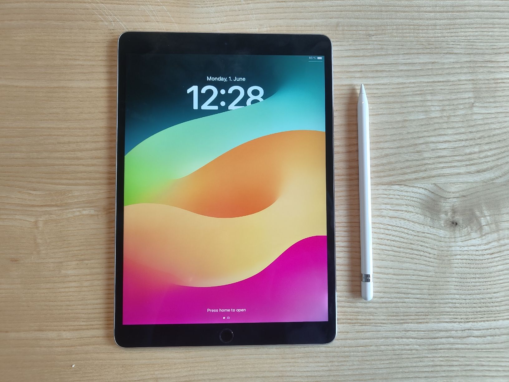 Apple Tablet PC: IPad Pro 2 (10.5") Space Gray 256GB + apple Pencil – Usato da Luzern venduto da Aki.