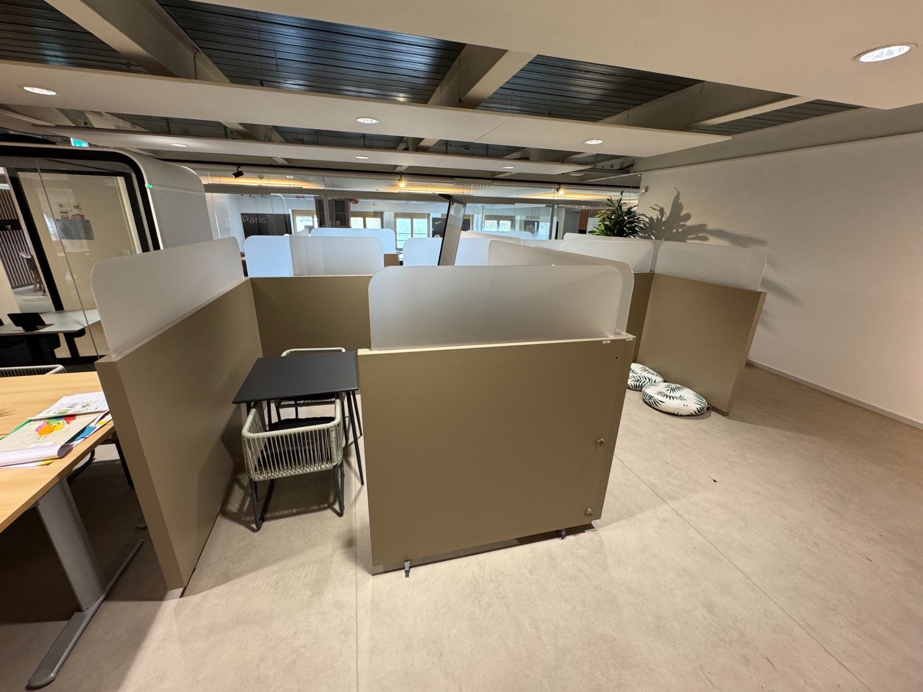 Scrivanie: 15 séparateurs de bureau mobiles – Usato da Lausanne venduto da adm_6cs7