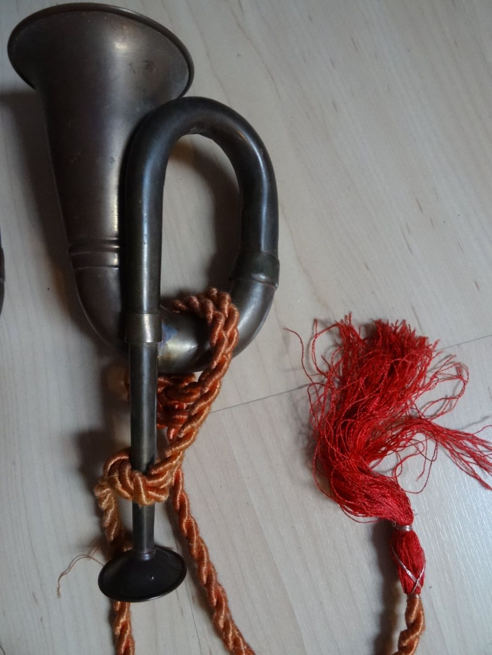Strumenti musicali: 2 ältere, gebrauchte Hörner zum Sammeln oder als Deko – Usato da Lupfig venduto da Buerkli20 4