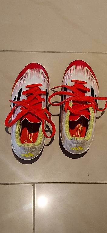 Scarpe per ragazzi: Fussballschuhe Adidas Grösse 32 – Usato da Zürich venduto da daniel.hess82 1