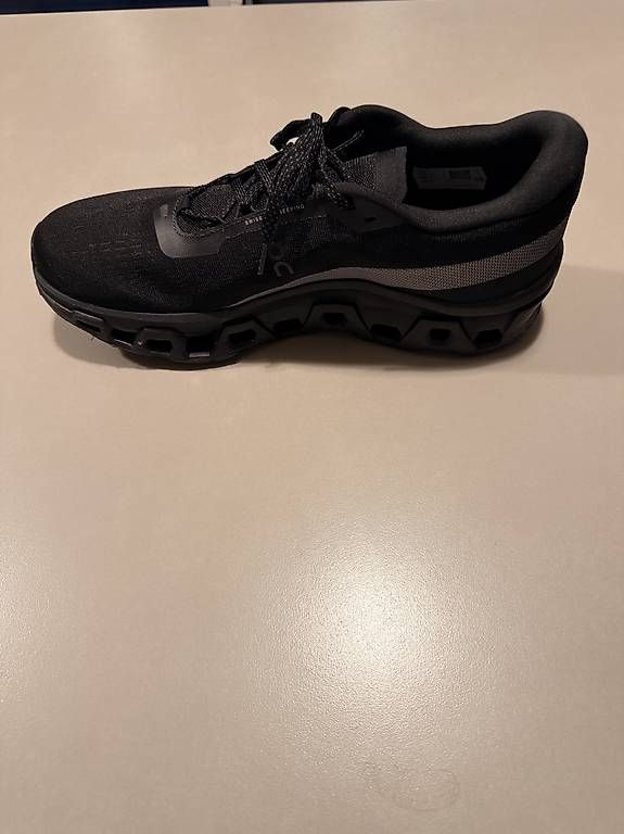 On Herrenschuhe: On Cloudmonster US 13 – Gebraucht aus Erlenbach ZH von Berlen 2