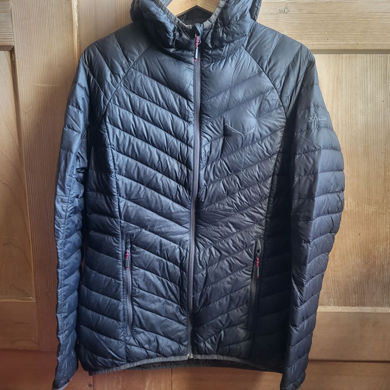 Salewa Giacche: SALEWA Daunenjacke Gr. 40 Dunkelgrau – Usato da Tägertschi venduto da TheChange 3
