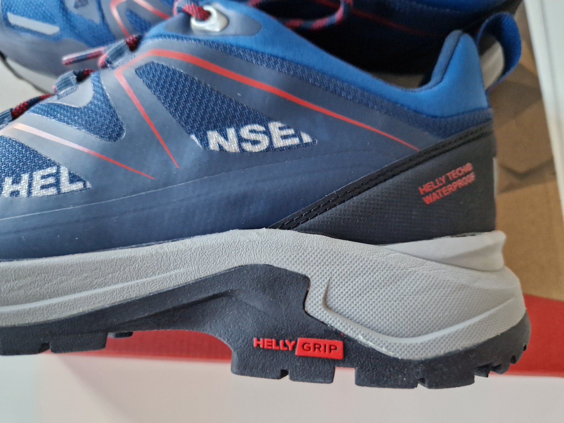 Helly Hansen Scarpe da uomo: Helly Hansen Wanderschuhe - Wasserfest - Herren - 42.5 - Neu – Nuovo e nell'imballaggio originale da Wallisellen venduto da LaszloCH 3
