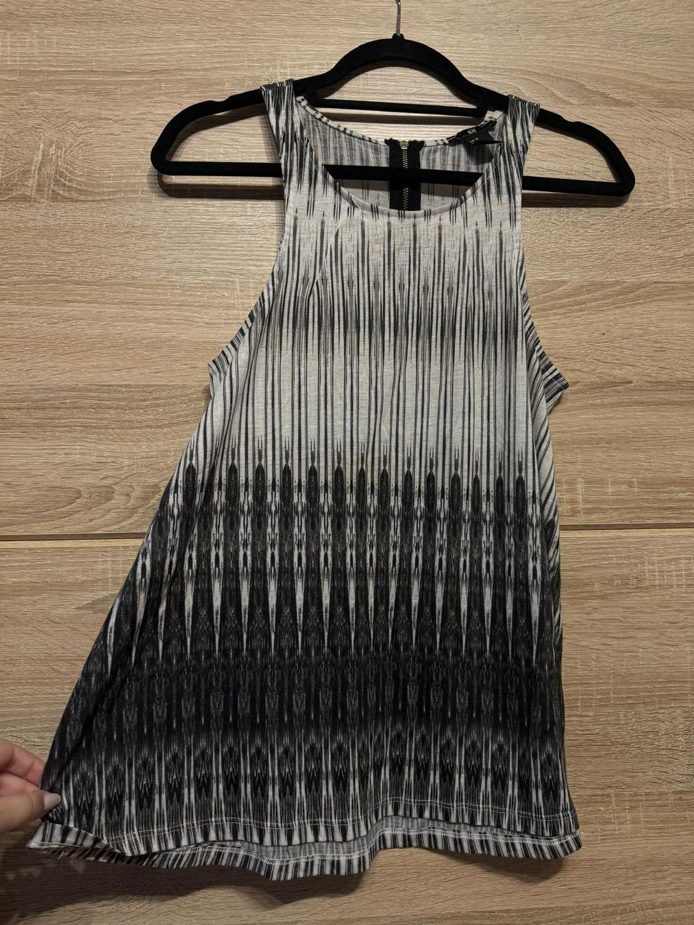 H&M Camicette, T-shirt & Top: Haut classique à motif – Usato da Montreux venduto da iza_peche8