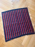 Foulard à rayures bleues et rouges franges