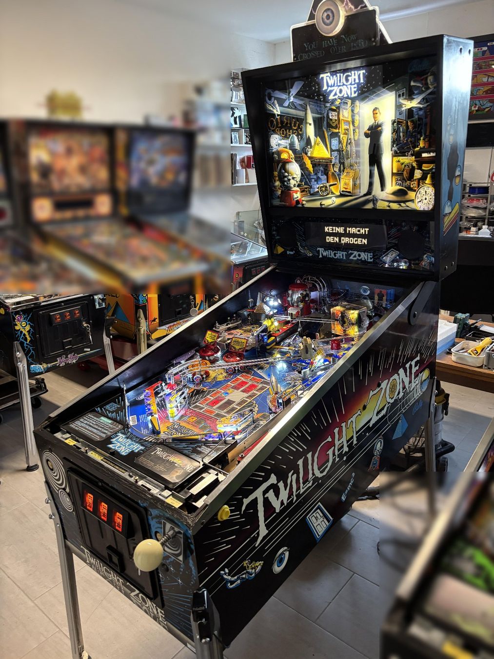 Williams Flipper: Williams "Twilight Zone" Flipperautomat revidiert – Usato da Binningen venduto da Towerbuilder 2