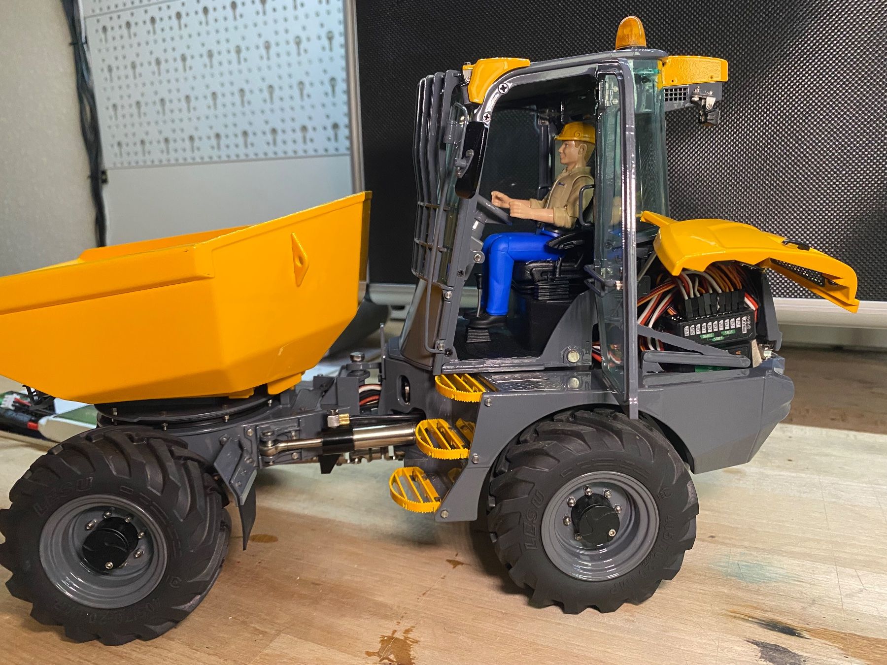 Modellismo RC: Lesu 1/14 6MDX 4x4 Dump Truck – Usato da Magden venduto da iApple 2