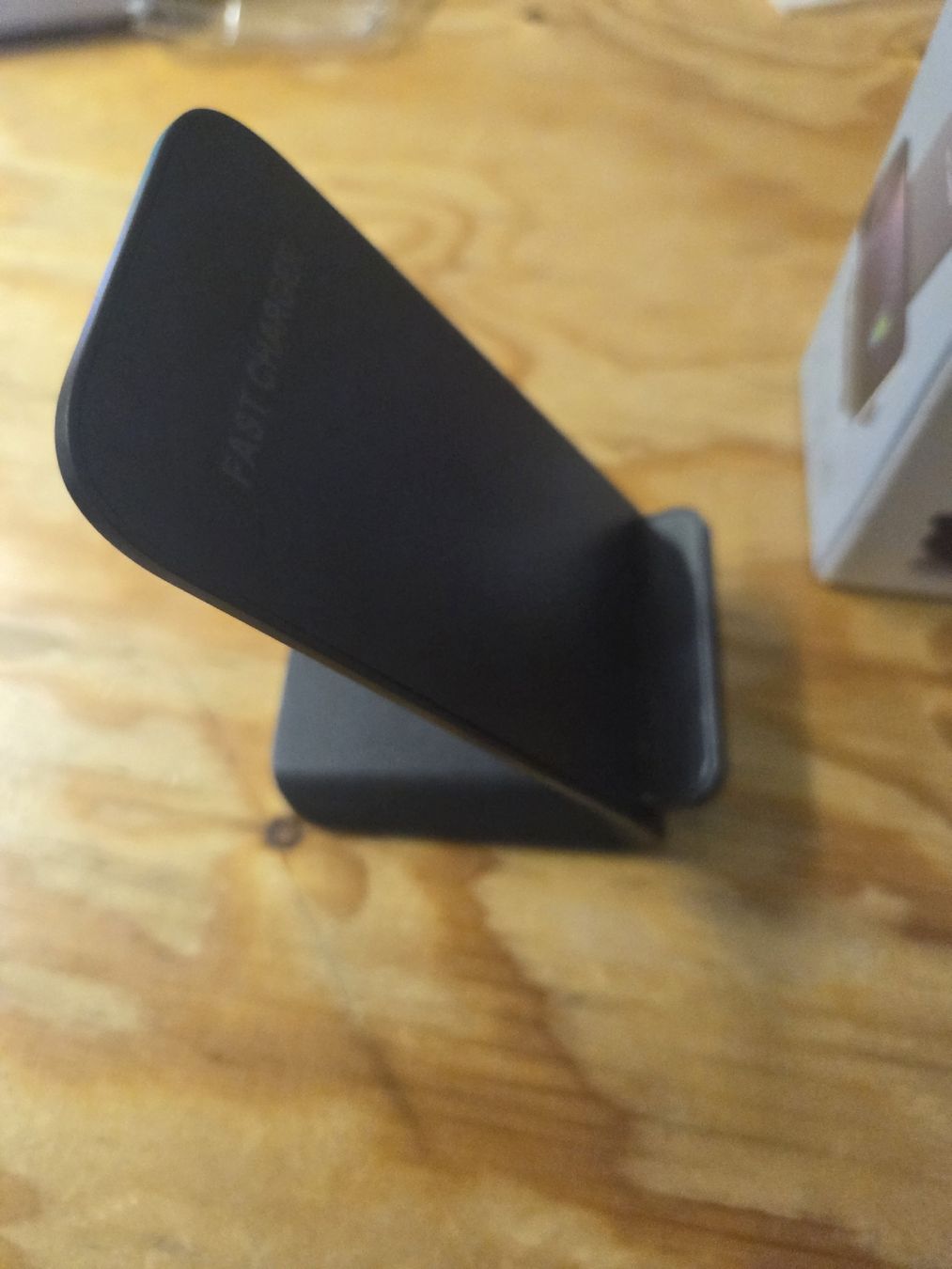 Caricabatterie: Fast Wireless Charger Quick Charge Ladestation Neu! – Nuovo (secondo la descrizione) da Allschwil venduto da Zora_26 1
