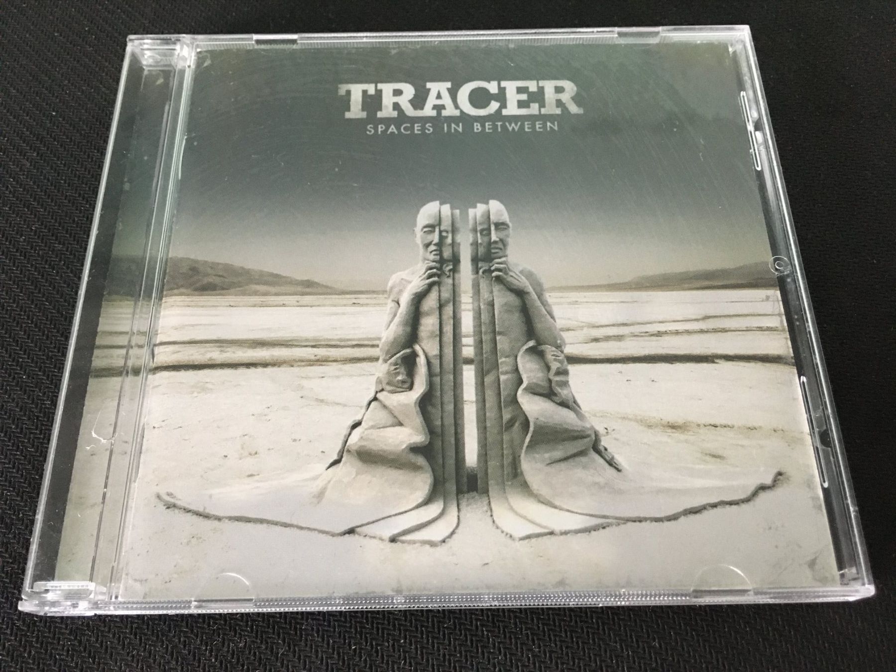 CD: Tracker - Spaces in between -CD- – Usato da St.Gallen venduto da MedienJoe
