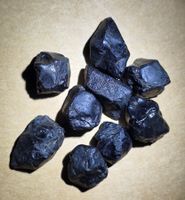 101.2 ct Noir Spinelles bruts