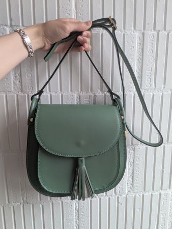 Trendige Lederumhängetasche in Olive - Top Zustand, wie neu!