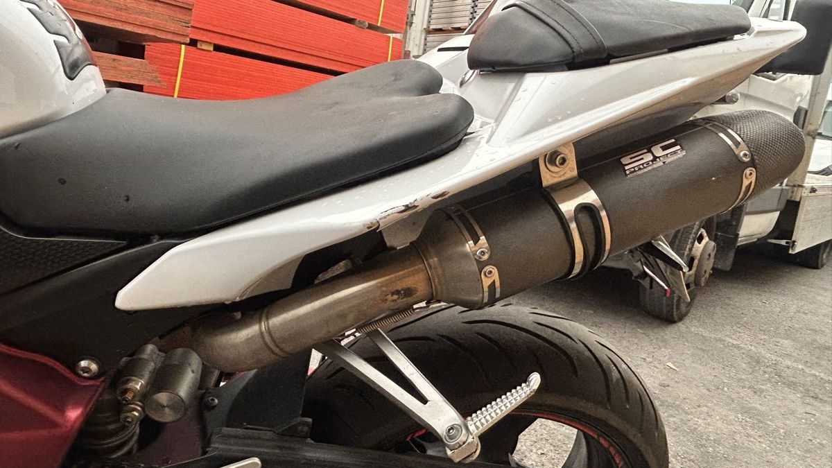 Yamaha Strada: Yamaha R1 cross plane – Usato da Etoy venduto da ahm_pv5k 3