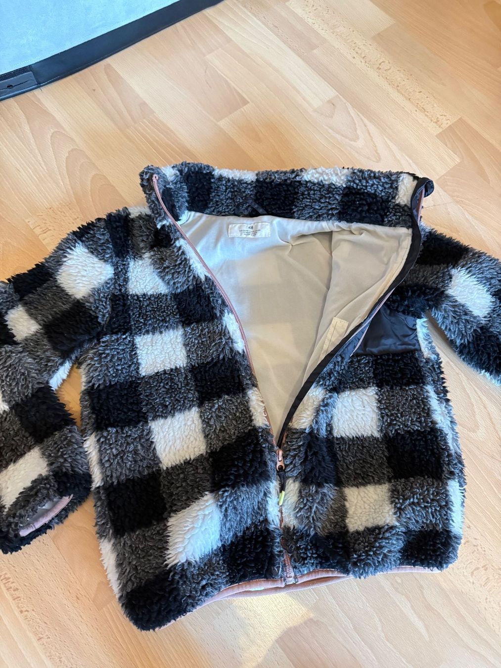 H&M Giacche & Cappotti: Jacke Mädchen – Usato da Segnas venduto da dar_768w 1