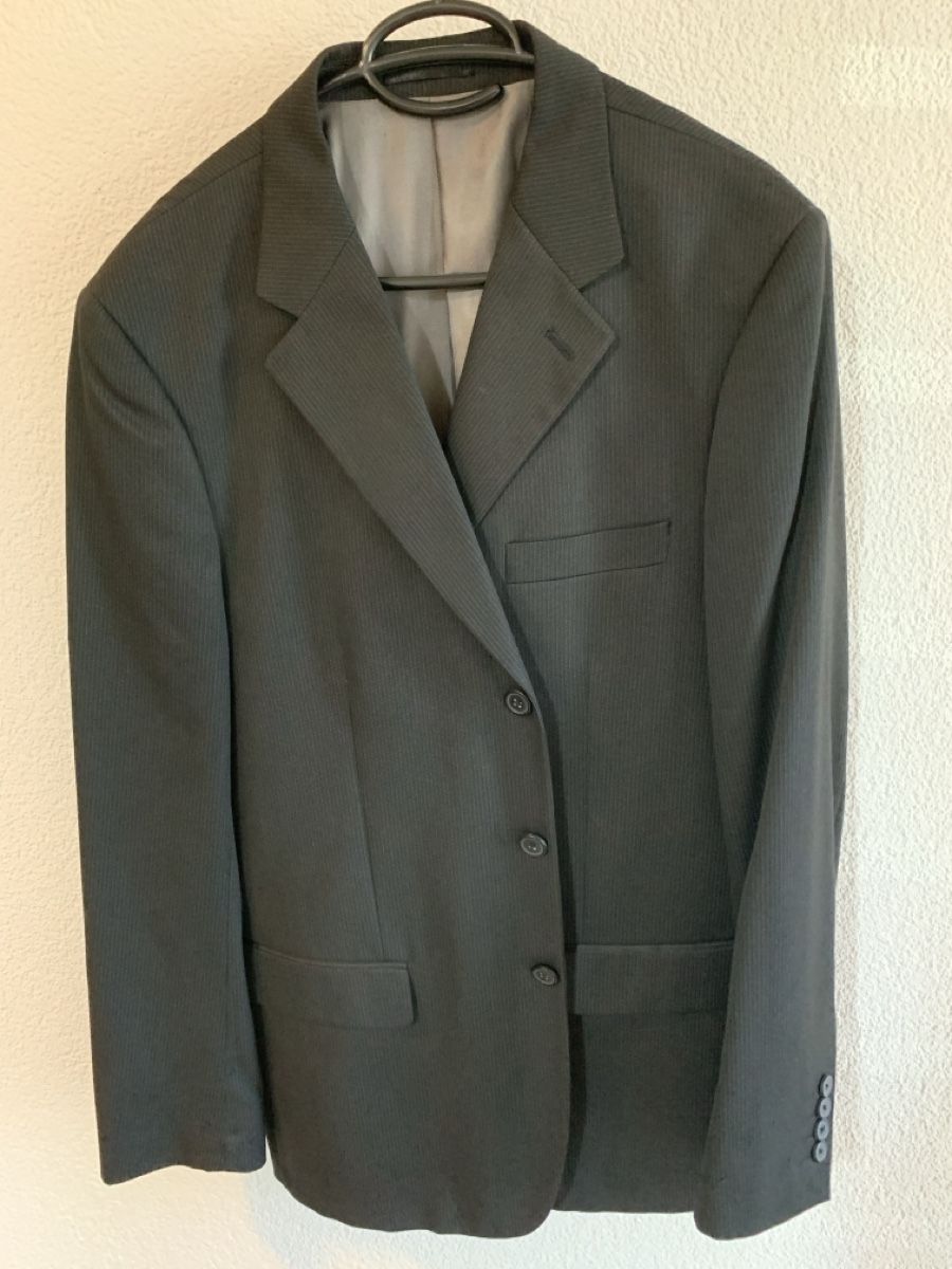 Completi: Herren Anzug VanHeusen Studio 42R Schwarz Gestreift – Usato da Mörigen venduto da Andriboy