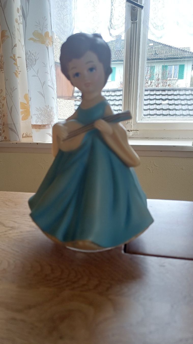 Figuren: Schöne Mädchenfigur mit. Spielwerk – Gebraucht aus Flawil von Naphtali 9