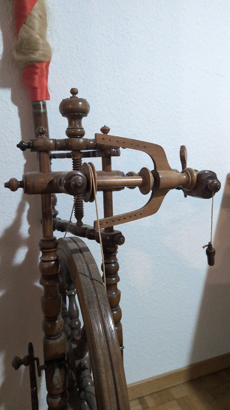 Ruote per filare: antikes Spinnrad – Usato da Andhausen venduto da filou049 2